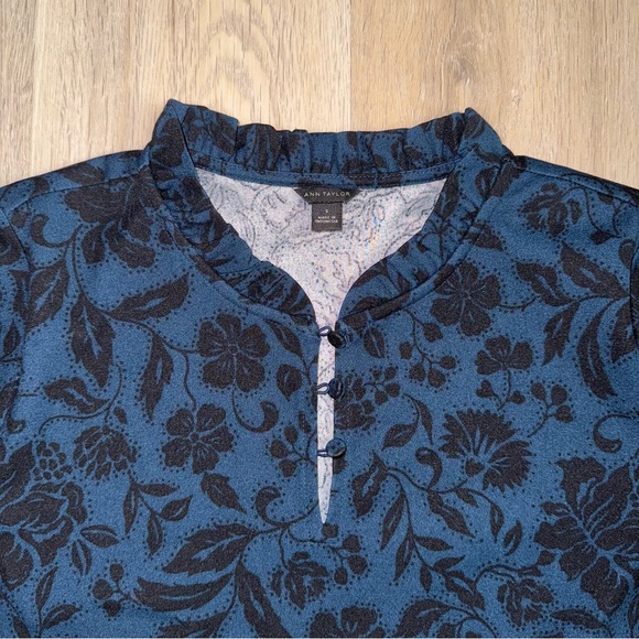 Ann Taylor Dark Blue-Teal Long Sleeve Blouse with black details. Women's Size S. - Picture 3 of 3